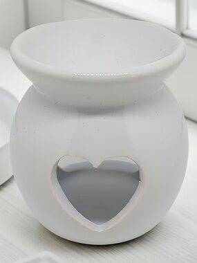 White Ceramic Heart Cutout Wax Melt Warmer